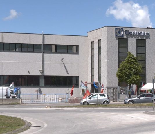 Vertenza Electrolux. Lavoratori Cerreto d’Esi conferiscono pieno mandato ai sindacati per la trattativa