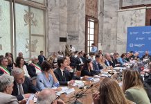 Electrolux, al Mimit si apre confronto: stop al piano licenziamenti e chiusure per 50 giorni. Urso: “Ora una proposta condivisa”