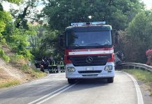 Scontro tra due veicoli, uno prende fuoco. Una persona muore nell’auto in fiamme