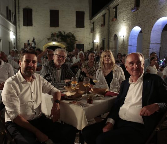 “Caffe’ Teatro”: il 2 Luglio a Villa Nappi con Davide e Pietro nel cuore. Musica, sapori, sorrisi, ma anche una riflessione sul lutto caffè teatro 2026 villa nappi polverigi maurizio socci inteatro eco demolizioni