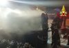 Incendio nella notte in uno stabilimento balneare di Fano, arrivano i pompieri