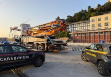 Ancona, recuperato nel porto un camion rapinato da un commando armato di kalashnikov: stava per essere imbarcato in Albania