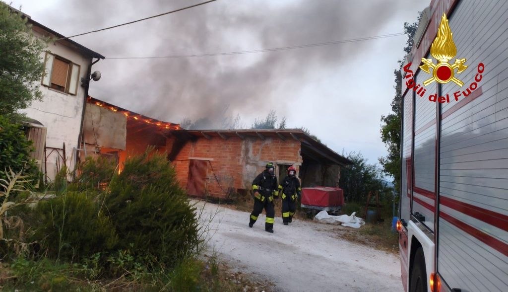 incendio montemaggiore al metauro 2