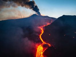 Eruzione Etna, proseguono i disagi per il collegamento Ancona-Catania