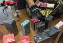 Borse schermate e 2mila euro di profumi rubati in auto, tre denunciati