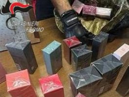 Borse schermate e 2mila euro di profumi rubati in auto, tre denunciati