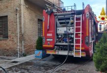 Fiamme in un negozio a Civitanova Marche, si indaga sull’origine dolosa delle fiamme