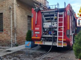 Fiamme in un negozio a Civitanova Marche, si indaga sull’origine dolosa delle fiamme
