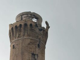 Maltempo, il fulmine cade sul vecchio faro del Cardeto ad Ancona