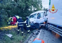 Osimo. Frontale tra due automezzi: conducenti incastrati e soccorsi